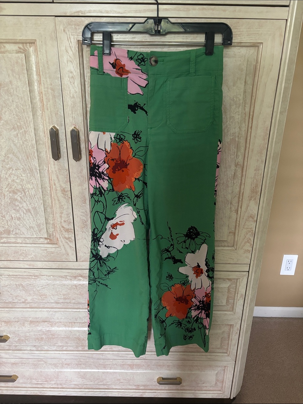 Maeve Green Floral Wide-Leg Capris with Pink & Orange Flowers - Picture 3 of 7